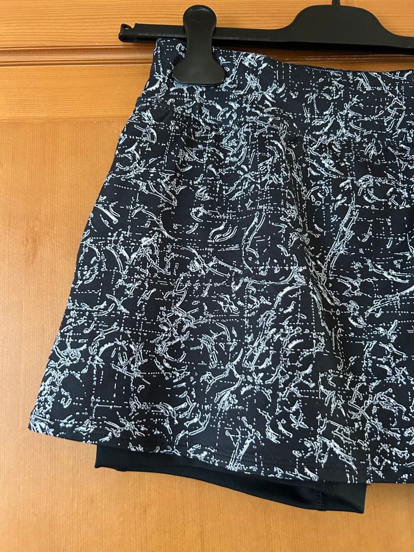 ナイキ　テニスウェア　黒柄スコート　US-Sサイズ　新品