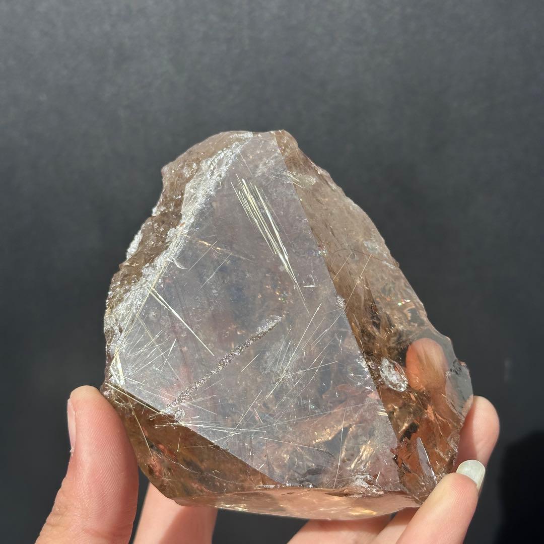 ブラジル産❣️天然石 タイチンルチルクォーツの原石　置物　鉱物G.110