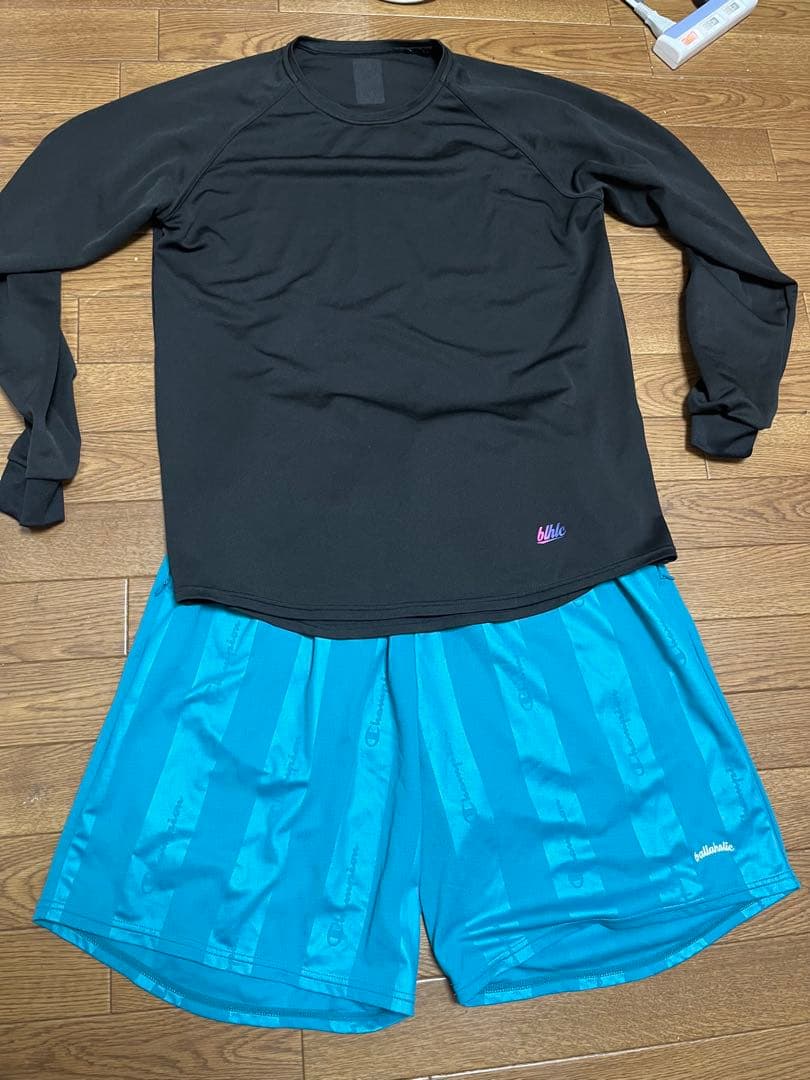 ballaholic 黒長袖シャツと青ショートパンツセット