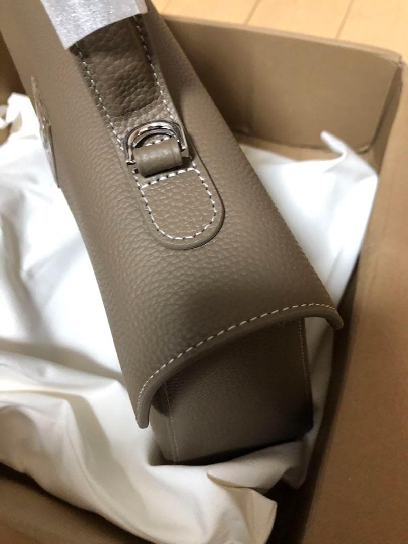 CAFUNE カフネ グレー レザーバッグ ショルダーストラップ付き