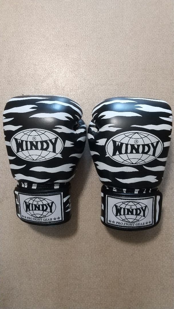 本革製WINDYボクシンググローブ 10oz ゼブラ 黒&白 キックボクシング