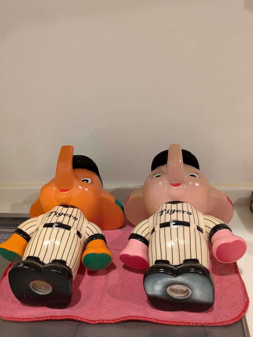 阪神タイガース　サトちゃん&サトコちゃん貯金箱(非売品）(希少価値）