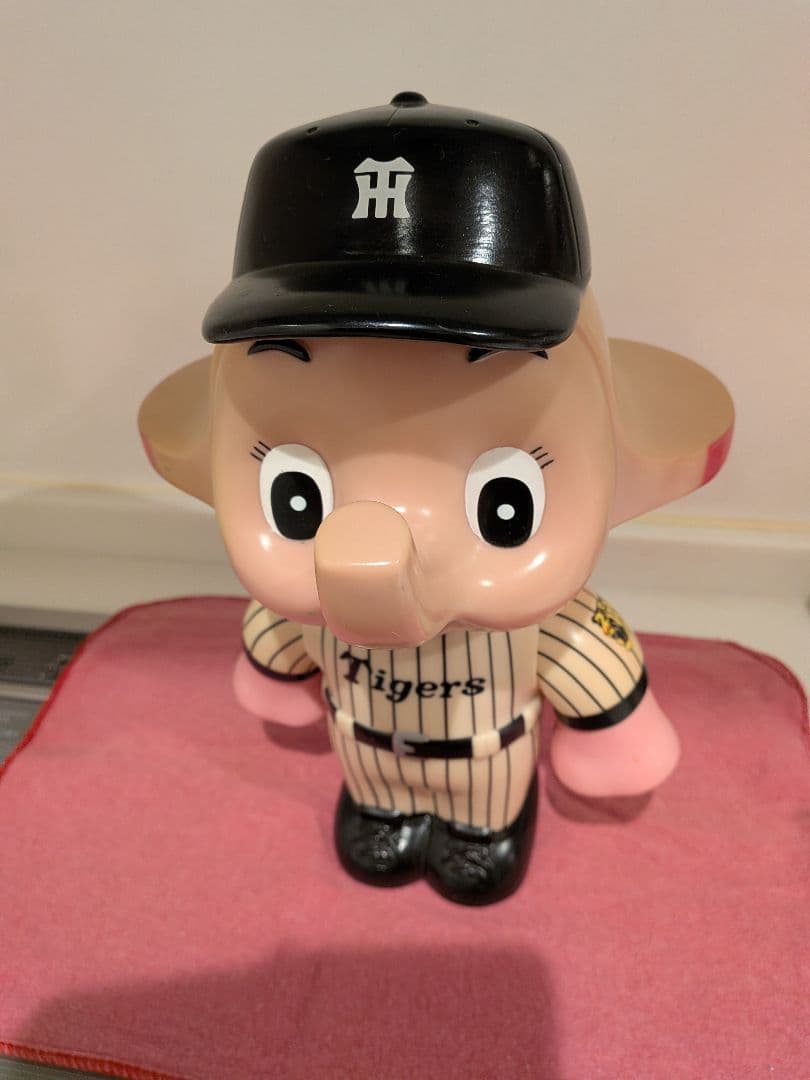阪神タイガース　サトちゃん&サトコちゃん貯金箱(非売品）(希少価値）