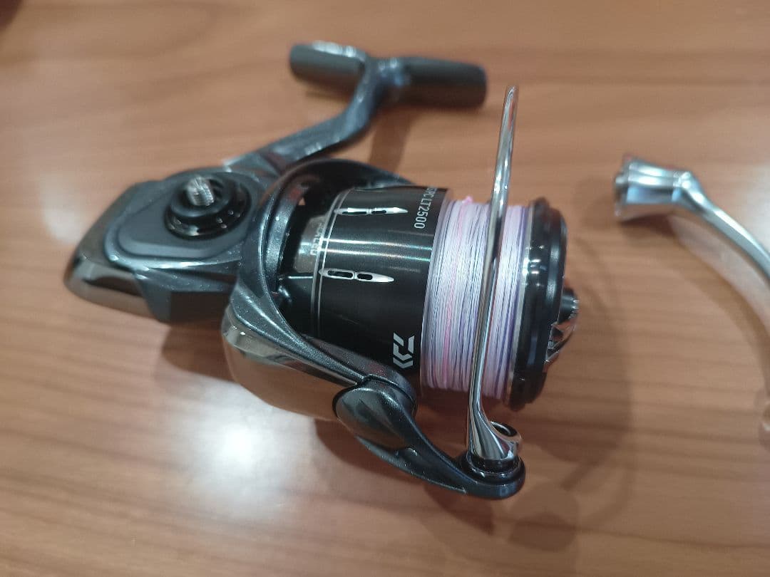 ダイワ　24 ルビアス PC LT2500 美品【 DAIWA LUVIAS】