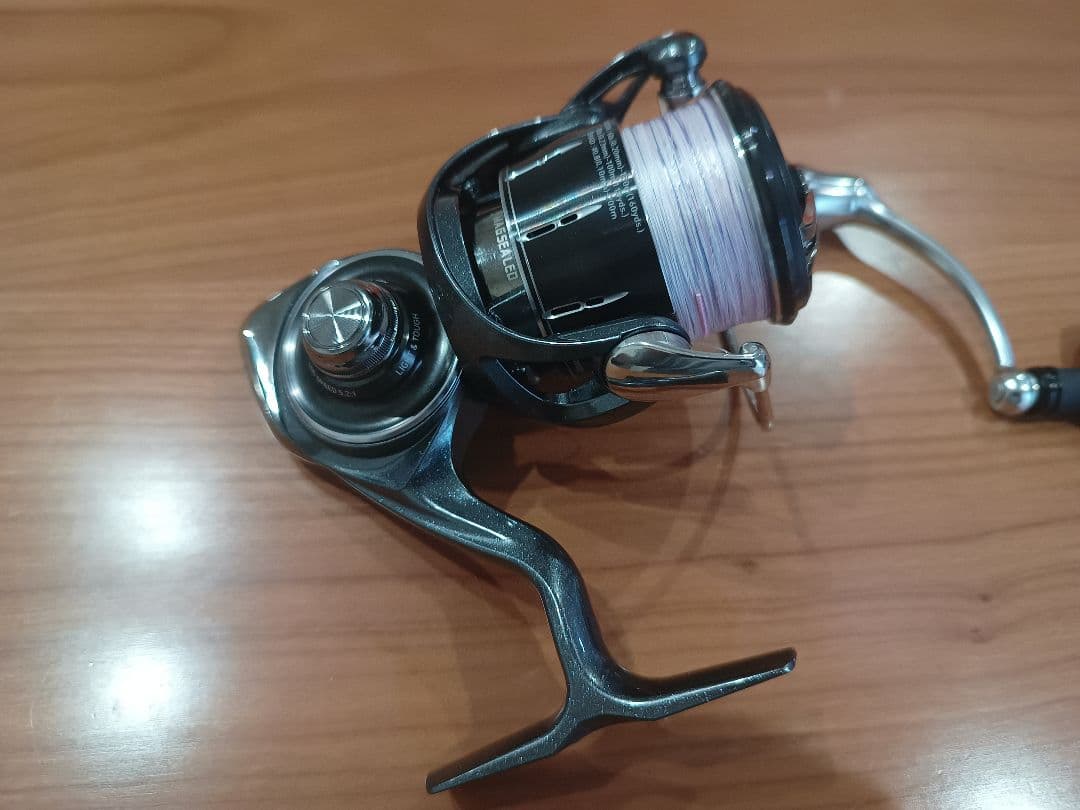 ダイワ　24 ルビアス PC LT2500 美品【 DAIWA LUVIAS】