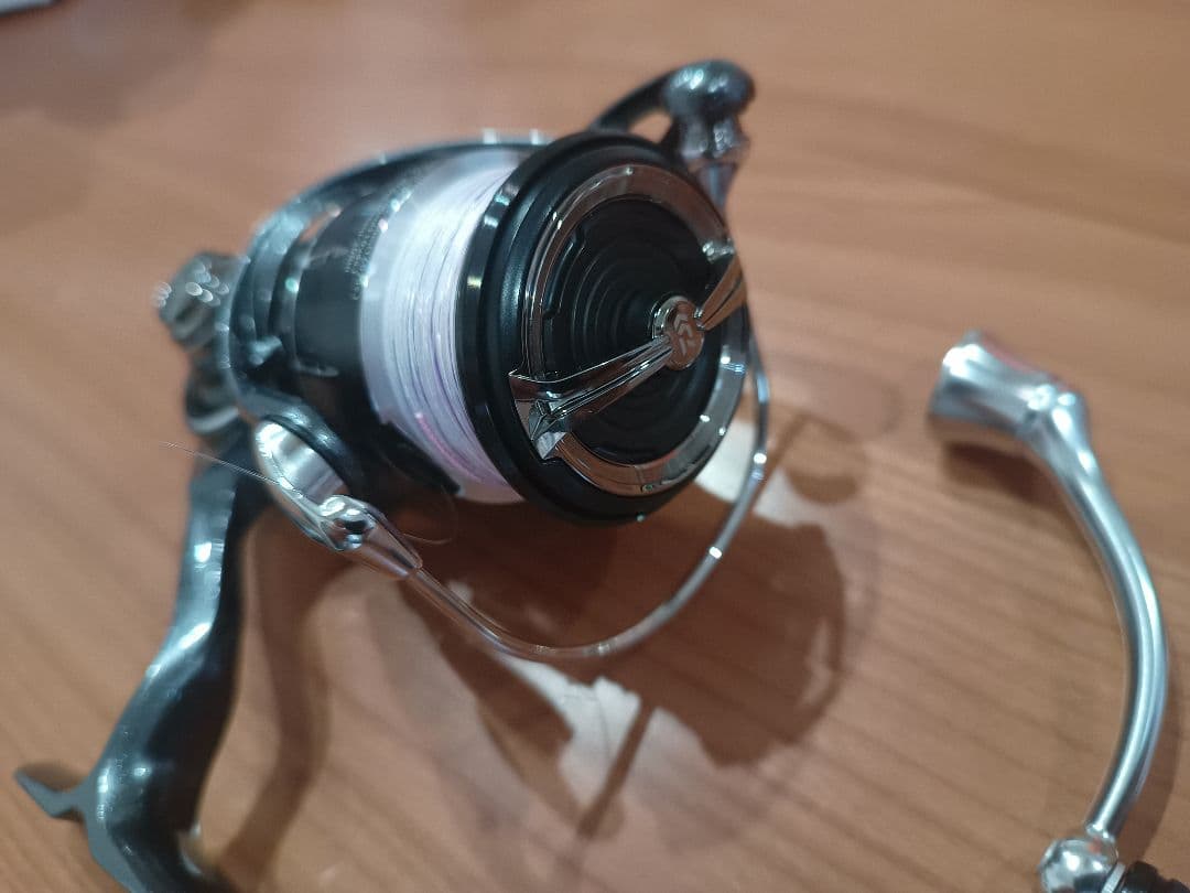 ダイワ　24 ルビアス PC LT2500 美品【 DAIWA LUVIAS】