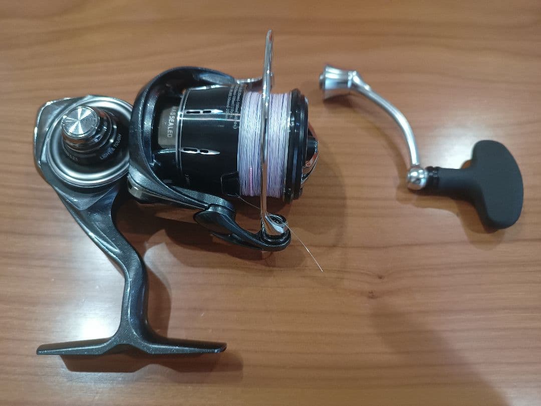 ダイワ　24 ルビアス PC LT2500 美品【 DAIWA LUVIAS】