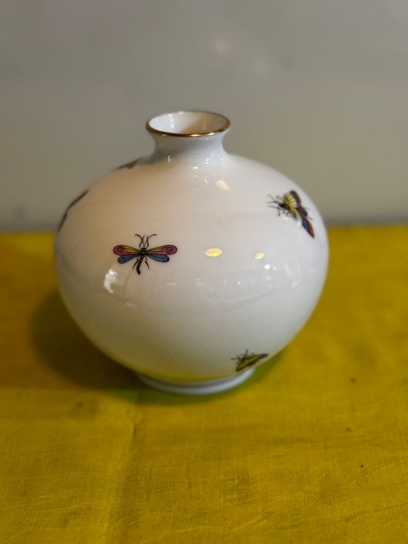 ヘレンドの花瓶 鳥と昆虫のデザイン