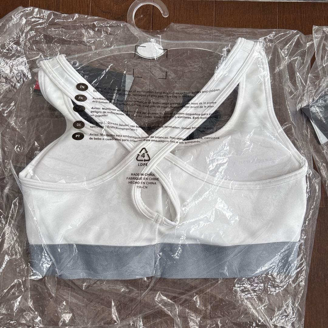 UNDER ARMOUR ホワイトスポーツブラ 3枚セット