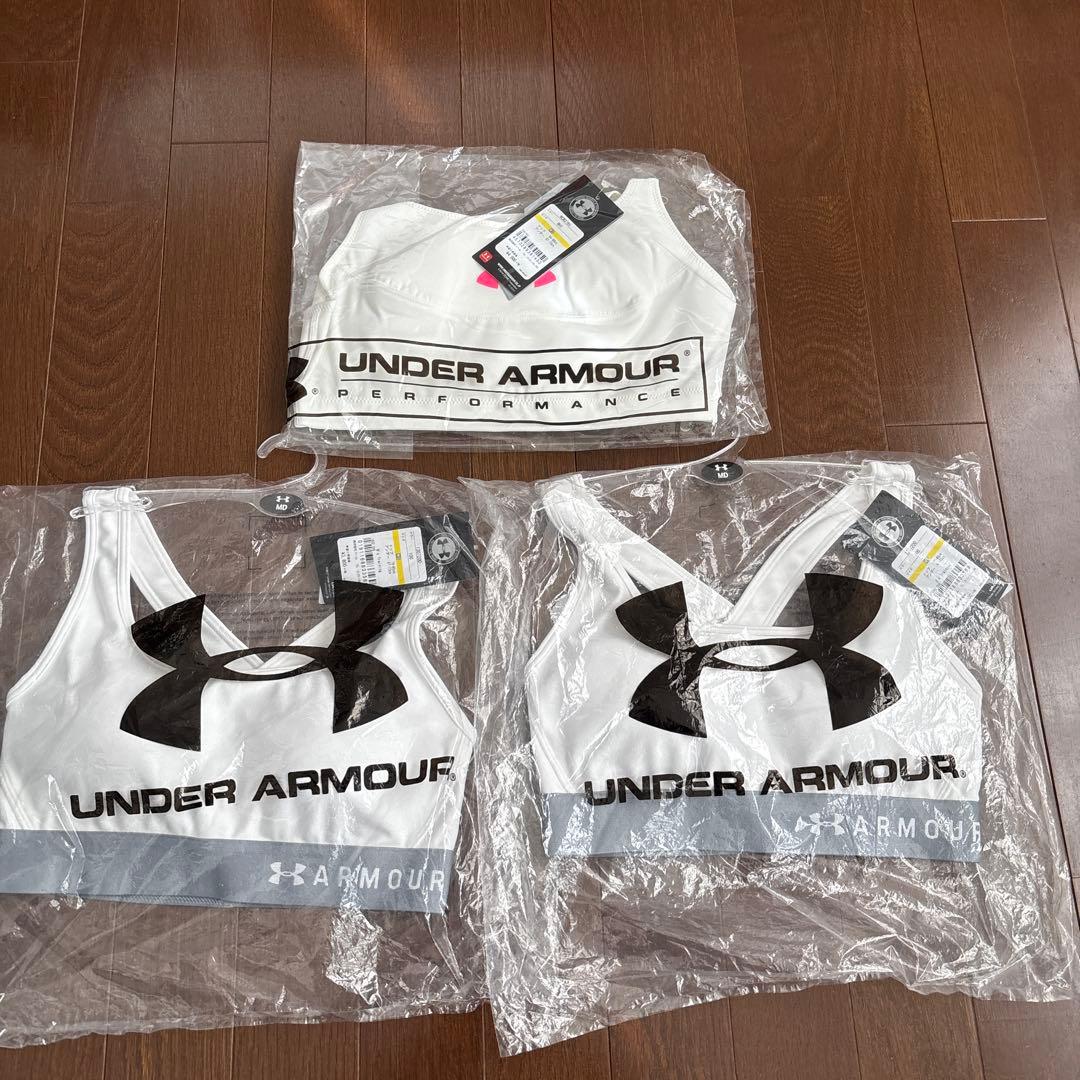 UNDER ARMOUR ホワイトスポーツブラ 3枚セット
