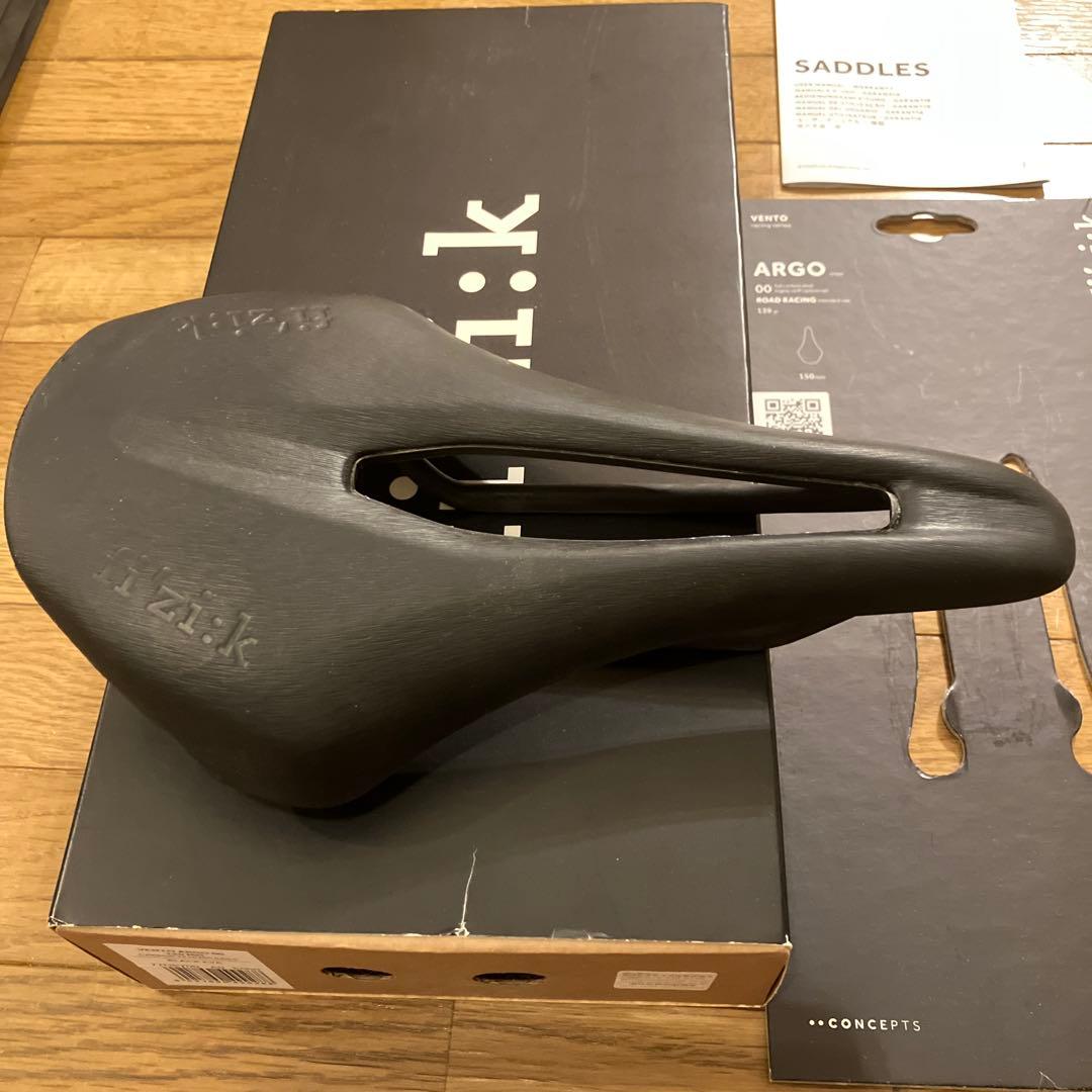fizik VENTO ARGO 00 150mmカーボン サドル