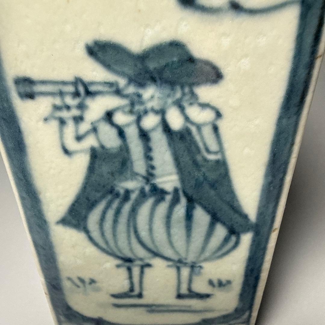 アンティーク有田　染付異人図角瓶　VOC　状態◎　高16.2cm　一辺6.5cm
