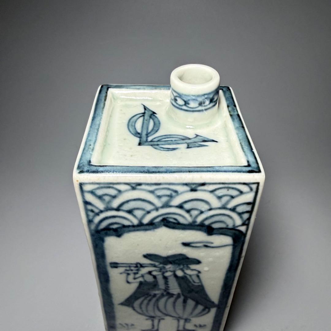 アンティーク有田　染付異人図角瓶　VOC　状態◎　高16.2cm　一辺6.5cm