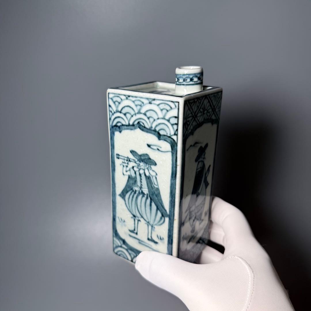 アンティーク有田　染付異人図角瓶　VOC　状態◎　高16.2cm　一辺6.5cm