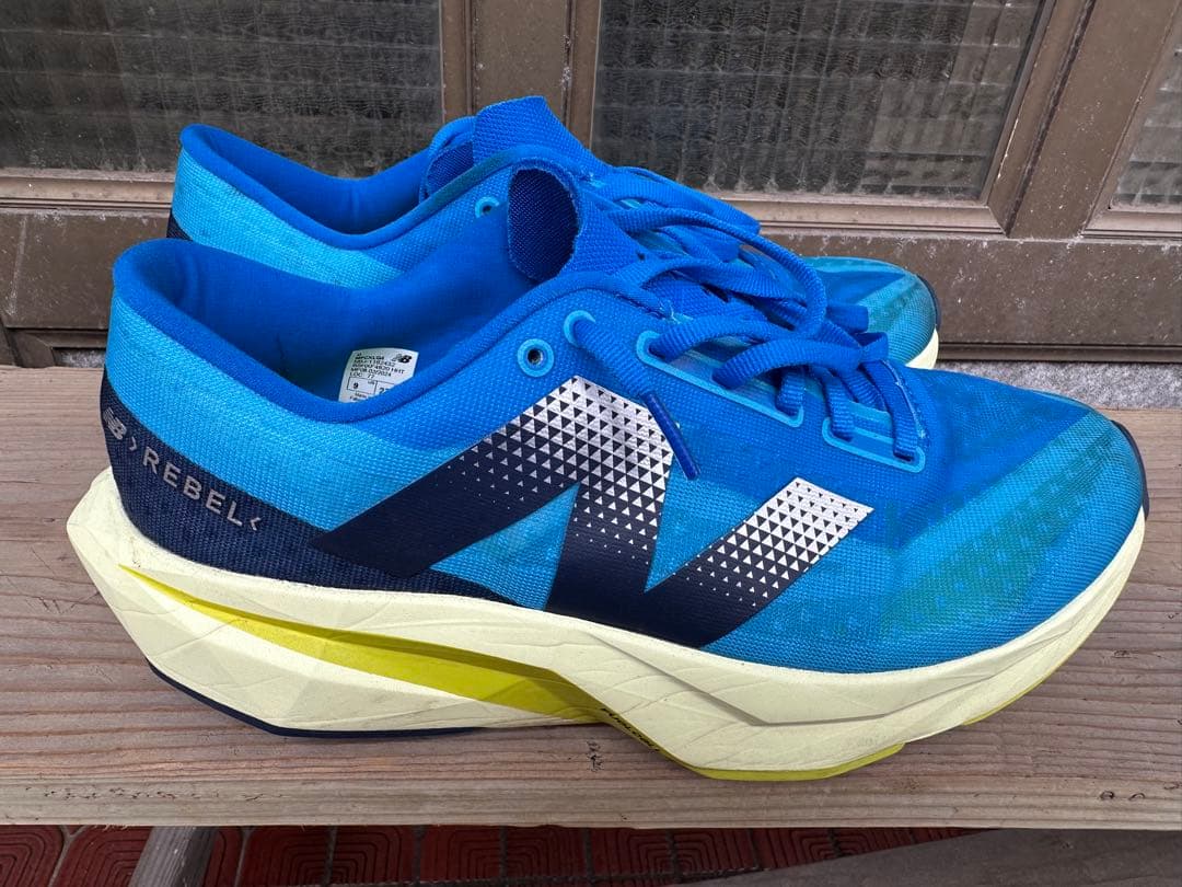 New Balance Rebel V4 青 ランニングシューズ