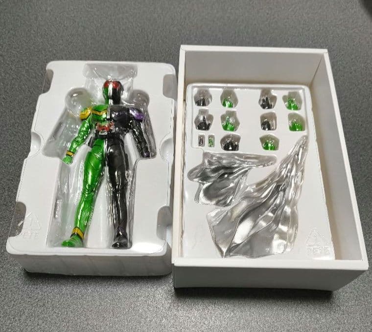 S.H.Figuarts【真骨彫製法】仮面ライダーW（ダブル） フィギュアーツ