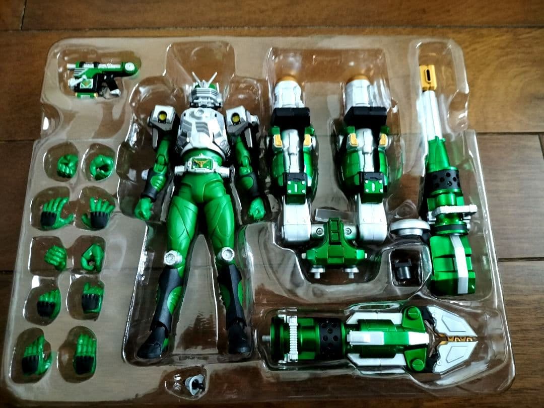 【中古品】S.H.フィギュアーツ　仮面ライダーゾルダ