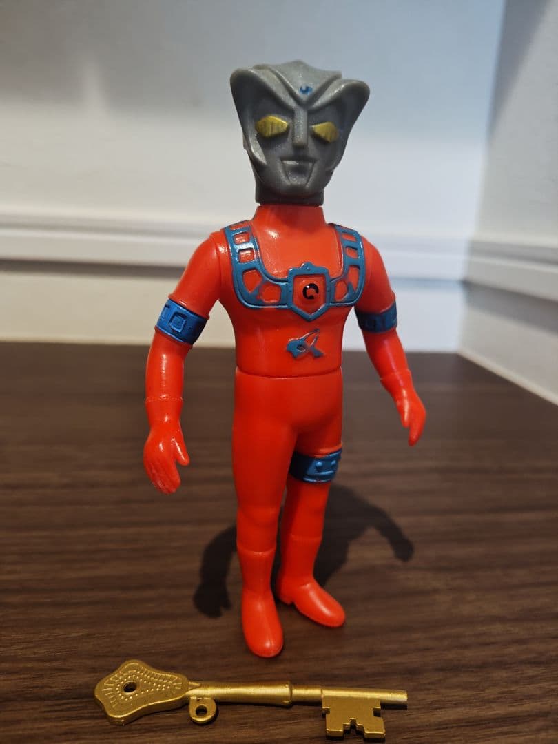 ウルトラマンキング タカトクミドルサイズソフビ ＆円盤生物ノーバ