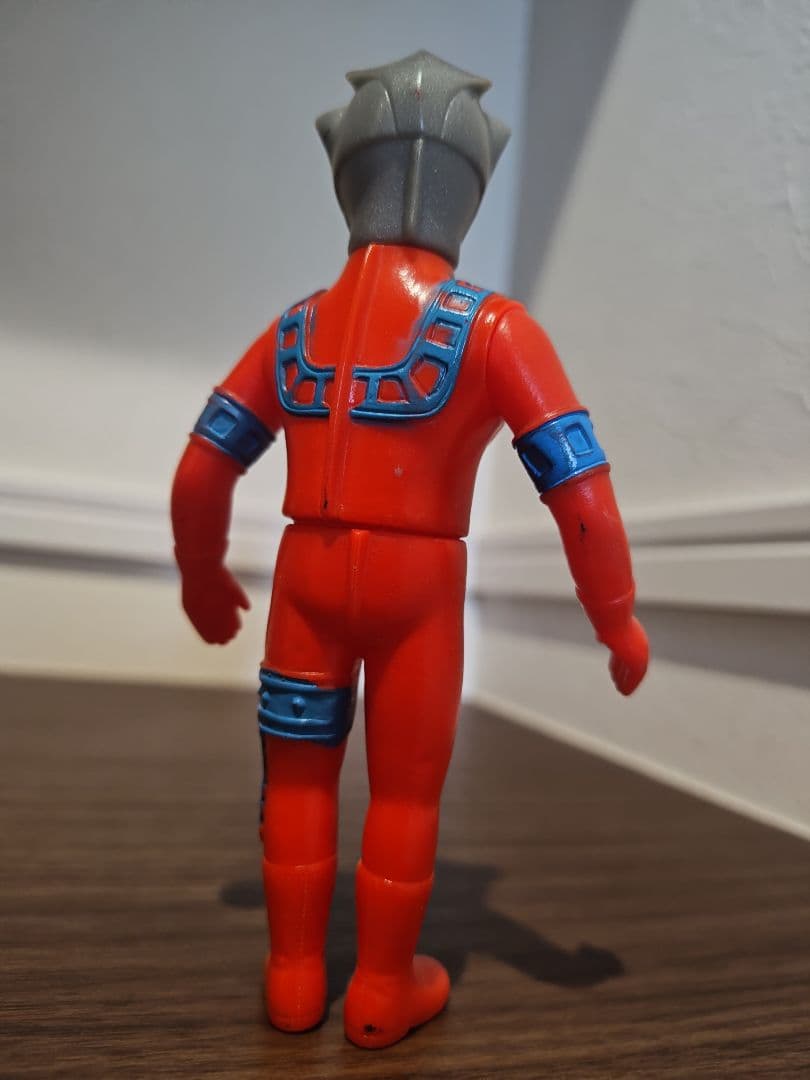 ウルトラマンキング タカトクミドルサイズソフビ ＆円盤生物ノーバ