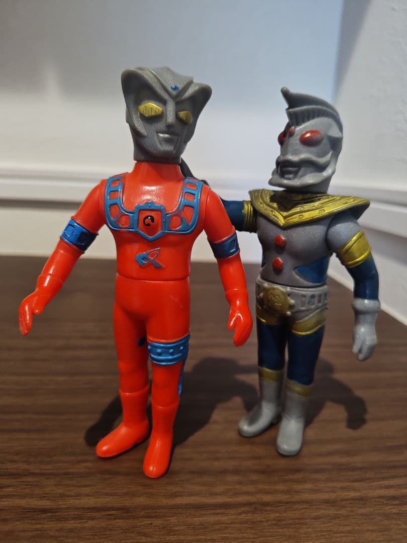 ウルトラマンキング タカトクミドルサイズソフビ ＆円盤生物ノーバ