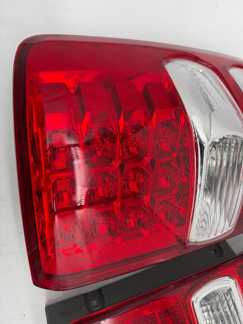 トヨタ ノア 70系 後期 純正 LED テールランプ 左右セット 美品