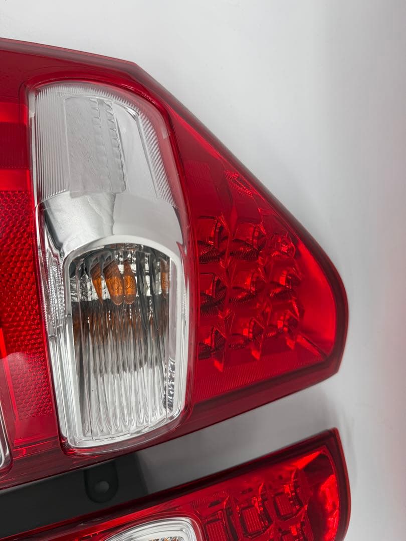トヨタ ノア 70系 後期 純正 LED テールランプ 左右セット 美品