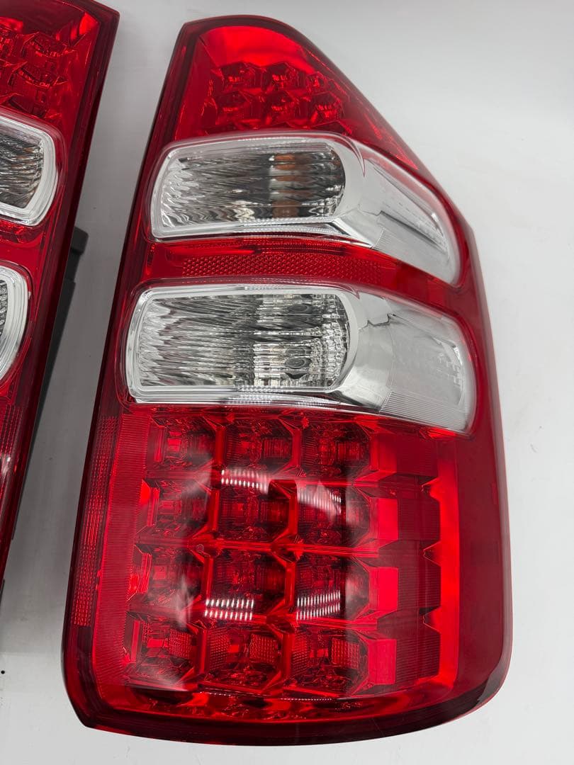 トヨタ ノア 70系 後期 純正 LED テールランプ 左右セット 美品