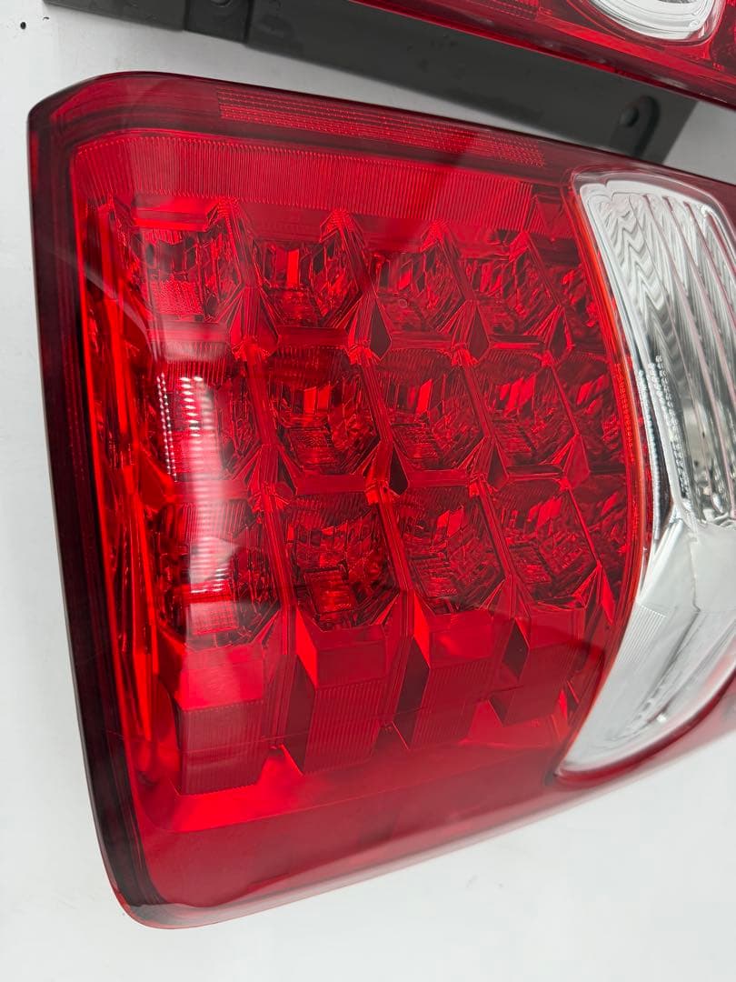 トヨタ ノア 70系 後期 純正 LED テールランプ 左右セット 美品