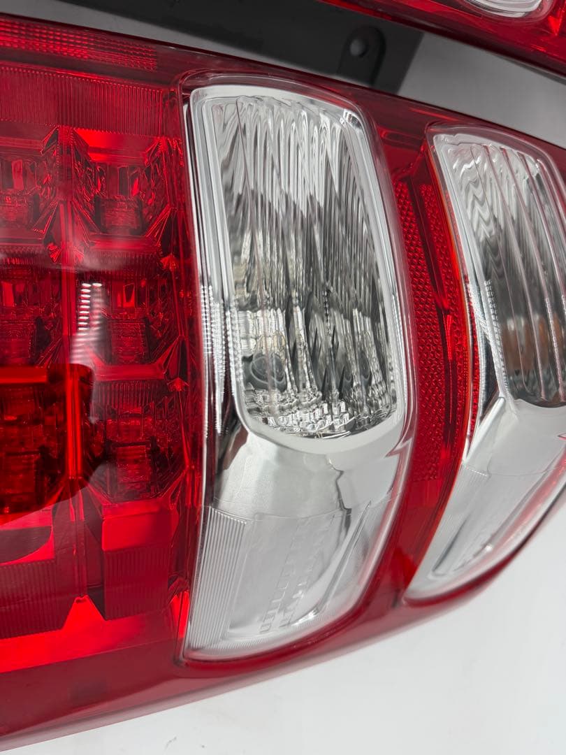 トヨタ ノア 70系 後期 純正 LED テールランプ 左右セット 美品