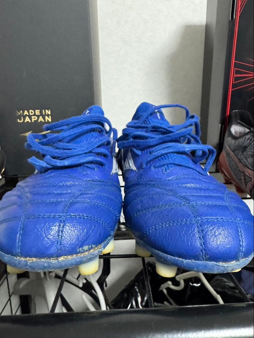 サッカースパイクモレリア27センチ