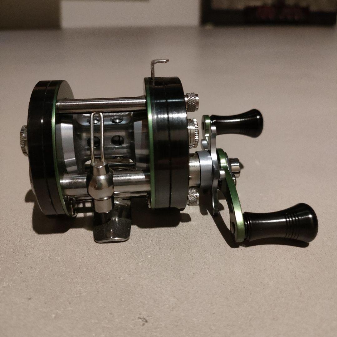 新品　五十鈴リール　bc421sss ブラックグリーン　bc420　五十鈴