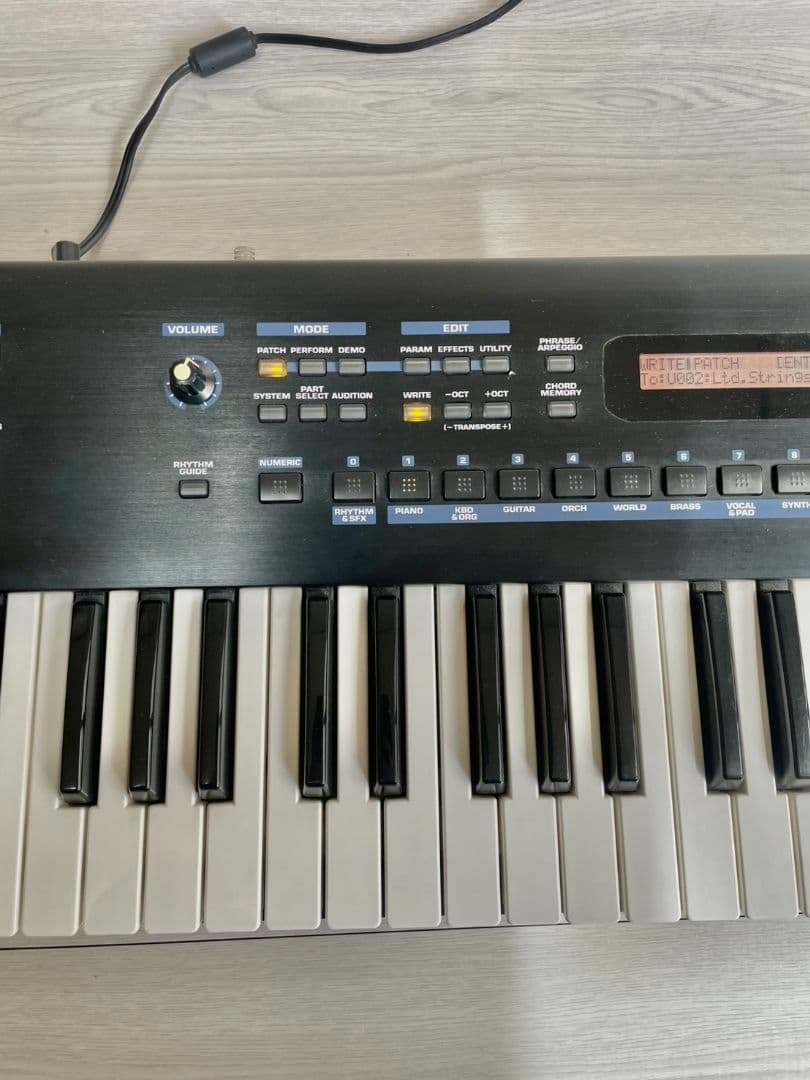 美品 ローランド JUNO-D リミテッドエディション 61鍵 シンセサイザー