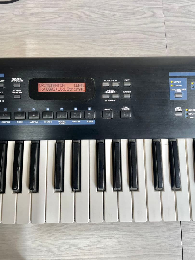 美品 ローランド JUNO-D リミテッドエディション 61鍵 シンセサイザー