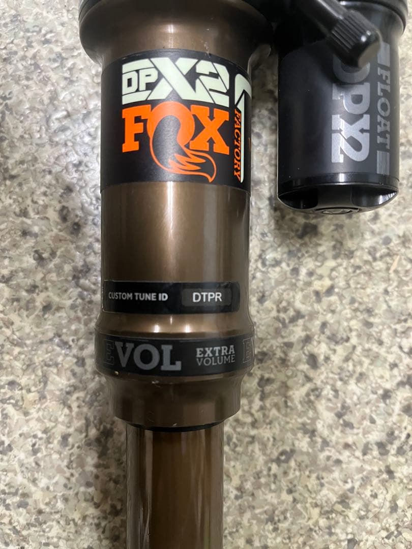 FOX FLOAT DPX2 リアサスペンション