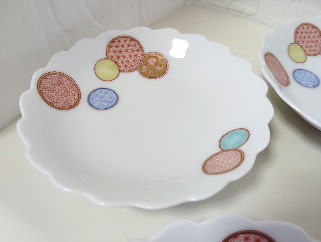 深川製磁　極美品　赤絵丸紋　銘々皿　5枚と染錦花丸紋　箸置き　1個