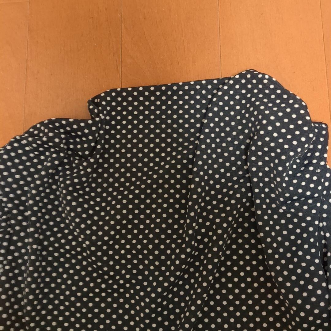 チャコット　オフショルダー紺グレー水玉トップス