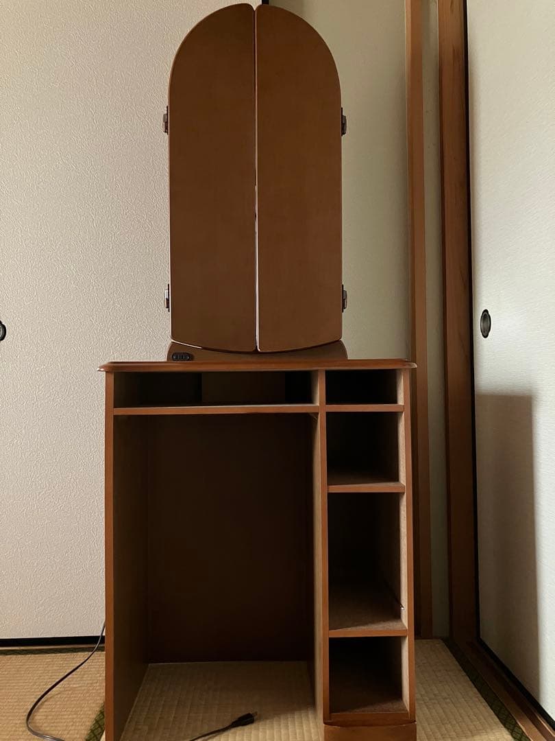 3/6最終出品。三面鏡ドレッサー　鏡台　木製　コンセント付