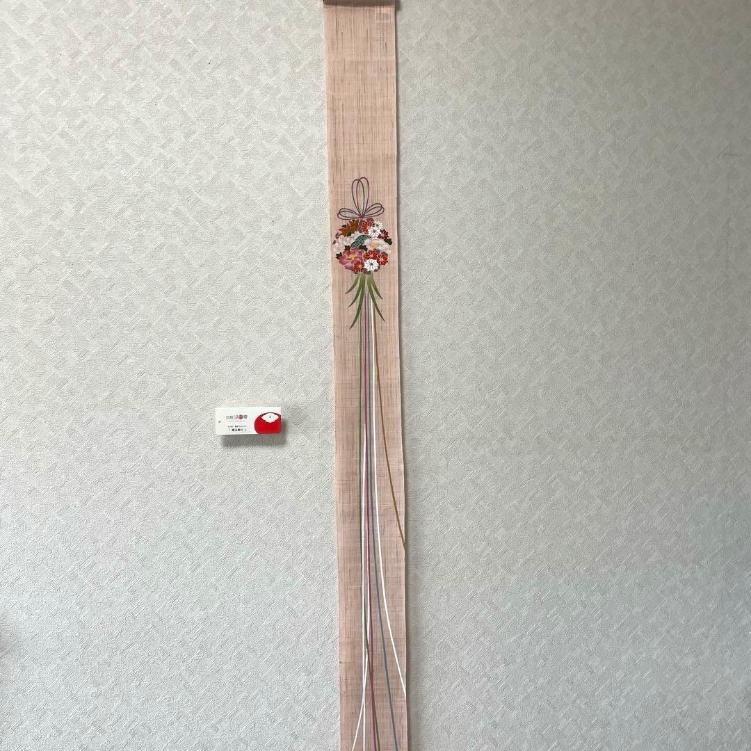 京都洛柿庵　薬玉飾りの淡いピンク細タペストリー