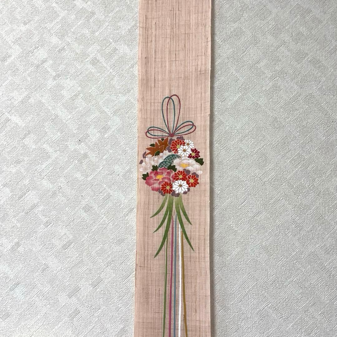 京都洛柿庵　薬玉飾りの淡いピンク細タペストリー