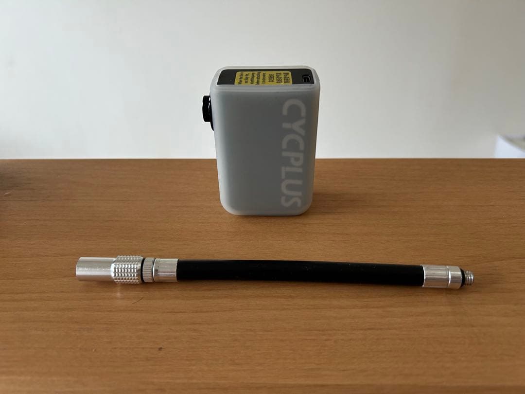 CYCPLUS CUBE 携帯電動空気入れ エアホース付