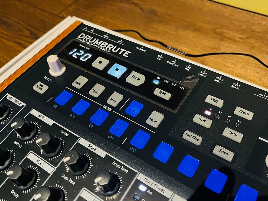 ARTURIA DRUMBRUTE 販売完了品 VOXケーブル付き