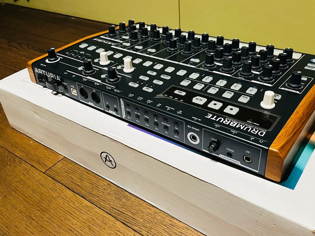 ARTURIA DRUMBRUTE 販売完了品 VOXケーブル付き