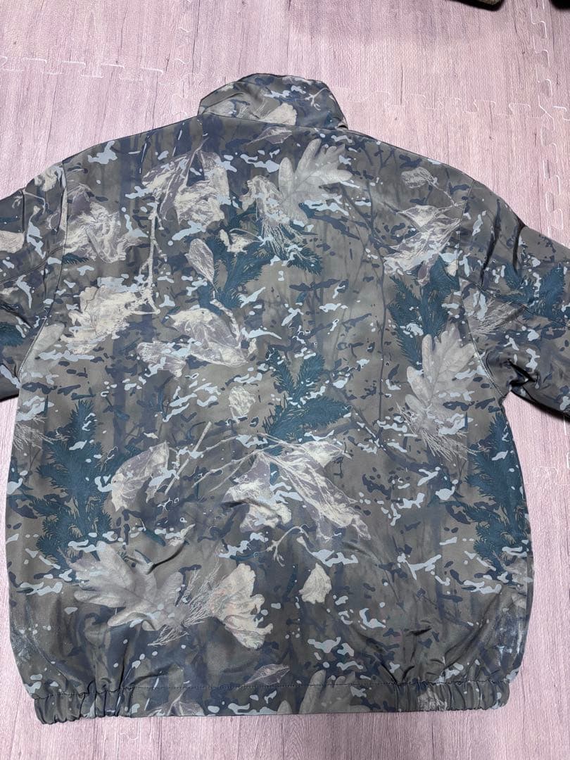 Carhartt のリバーシブルジャケット 迷彩柄　オレンジ色　フリース