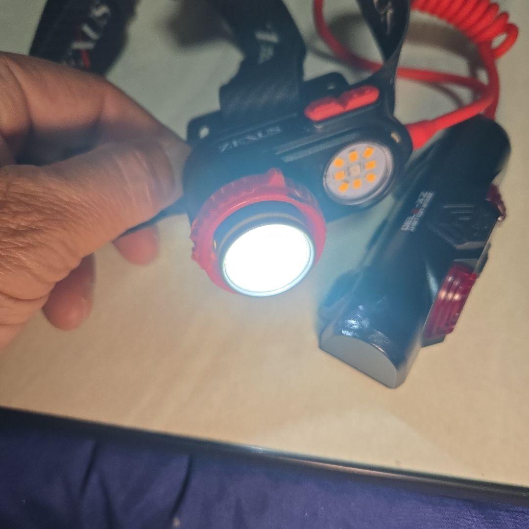ZEXUS 充電式ヘッドランプ
