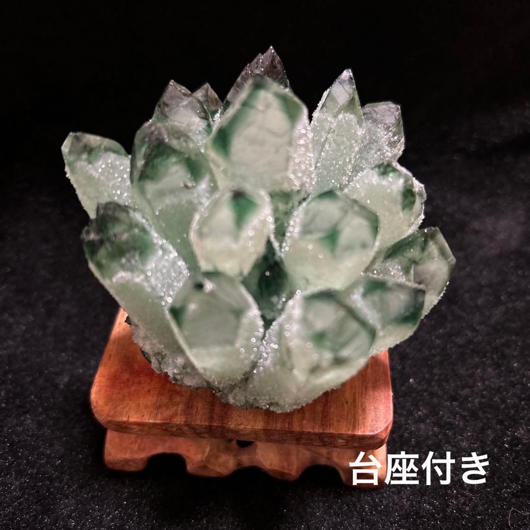 天然緑水晶 クリスタル　パワーストーン　　置物
