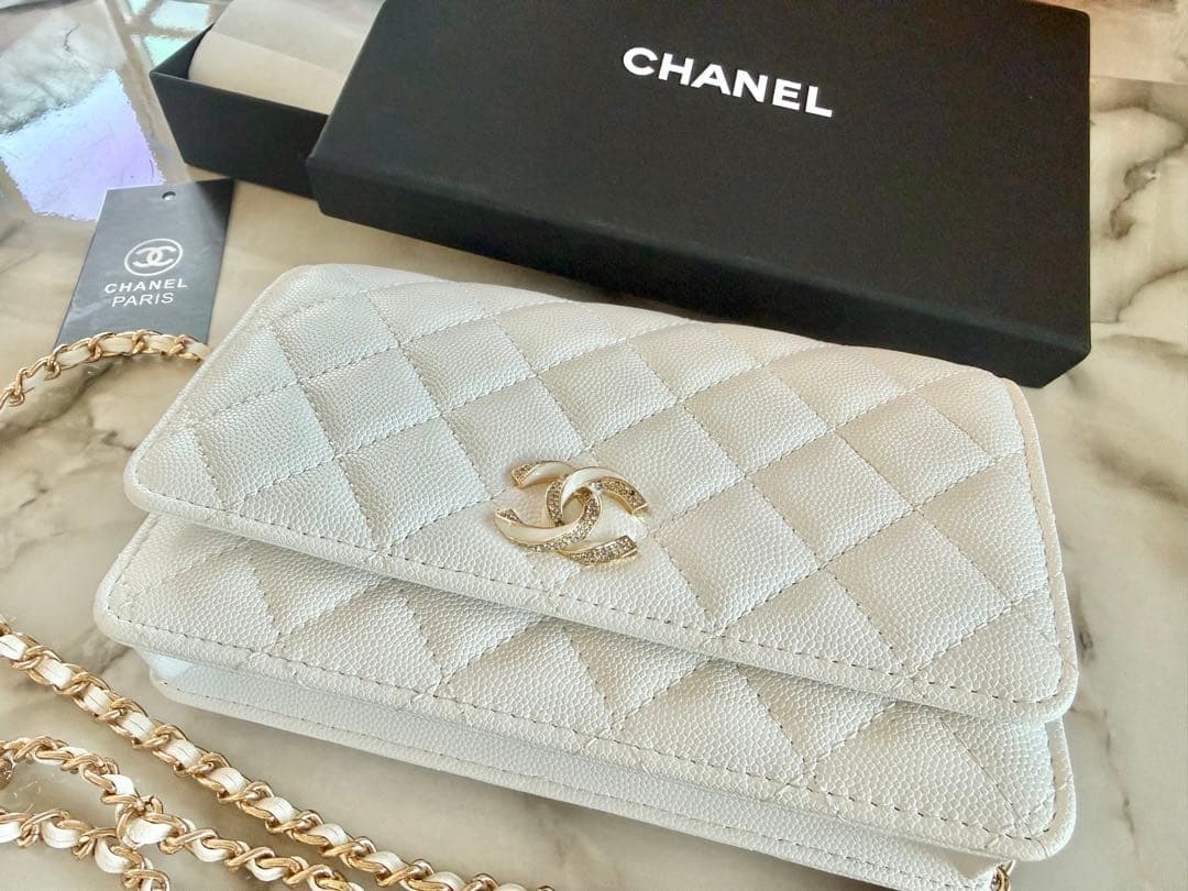 CHANEL ノベルティ　チェーンウォレット　ホワイト×ゴールド 希少