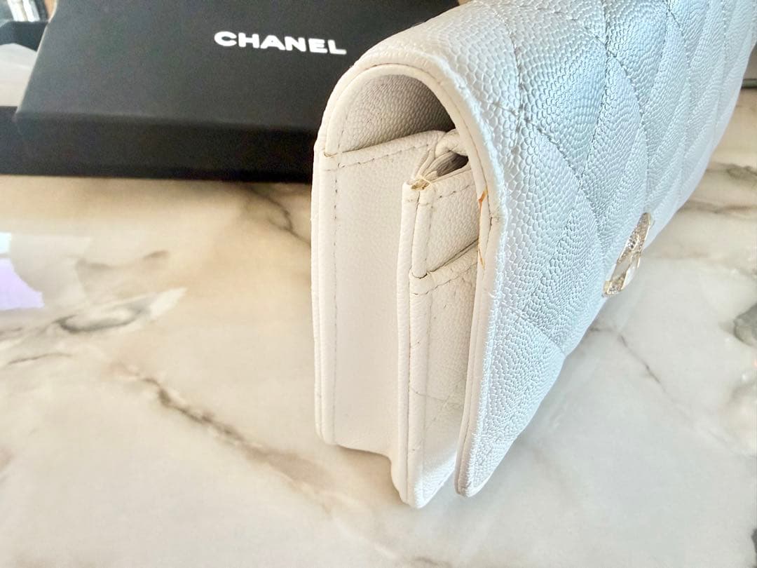 CHANEL ノベルティ　チェーンウォレット　ホワイト×ゴールド 希少