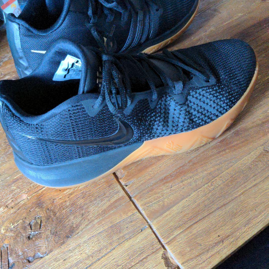 NIKE カイリーフライトラップ AA7071-009　28cm　バッシュ