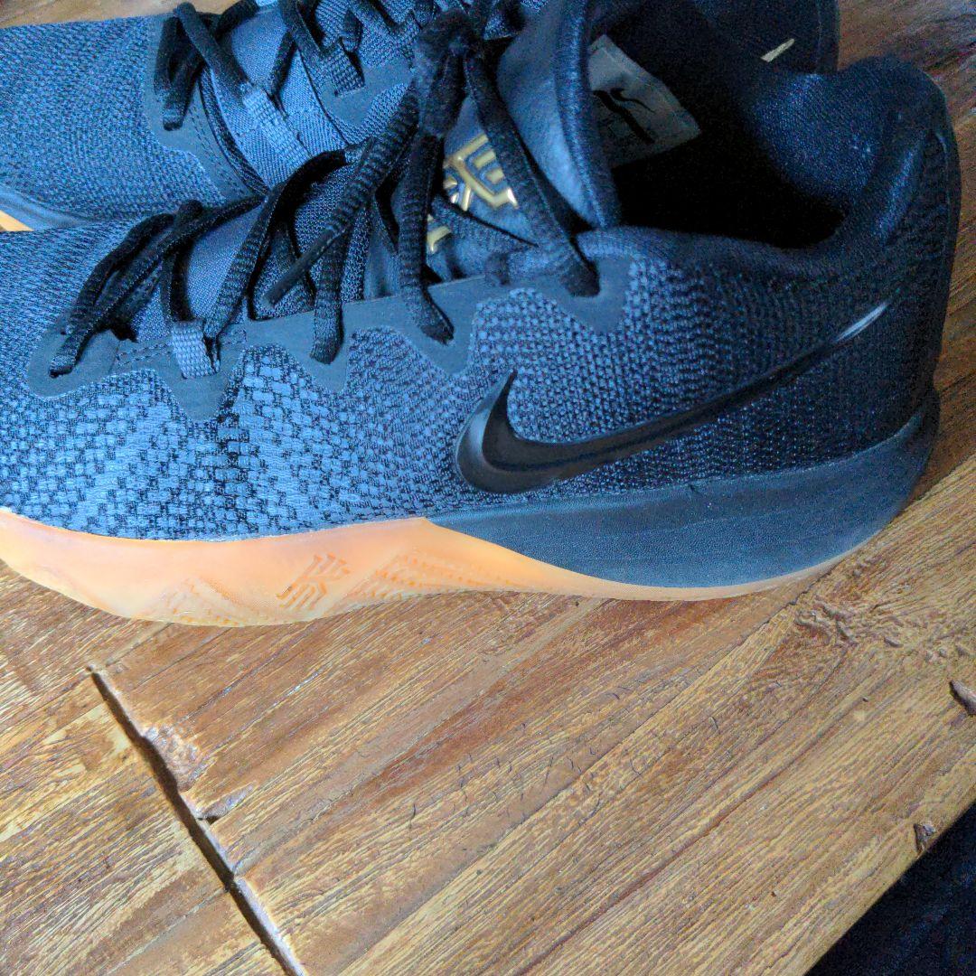 NIKE カイリーフライトラップ AA7071-009　28cm　バッシュ