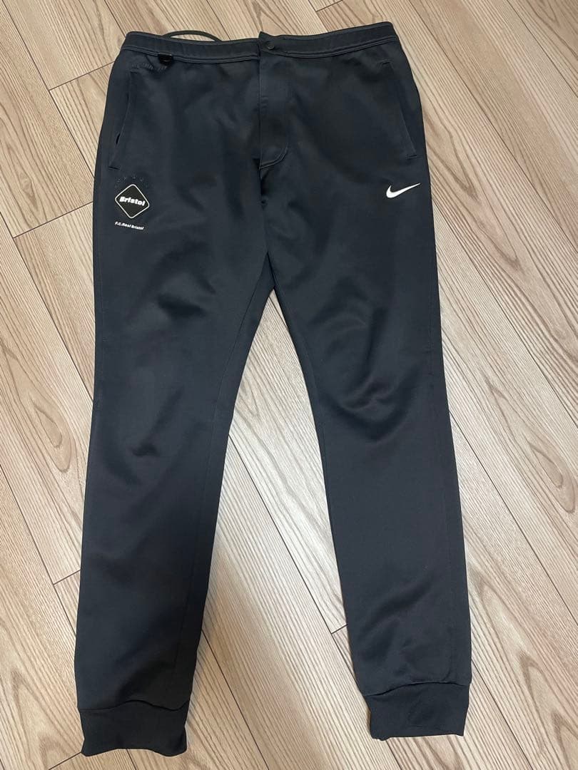 【〜2月末まで】【美品】 Nike × F.C.R.B 上下セットアップ